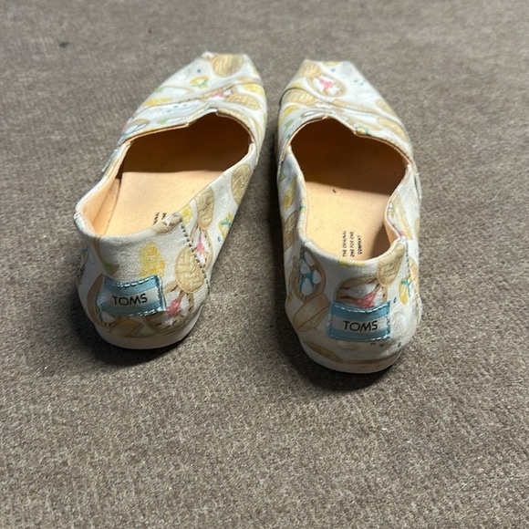 Toms Slip on shoes size 7 women’s pie themed - Picture 3 of 5